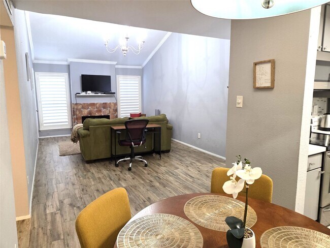 Building Photo - 10053 Westpark Dr