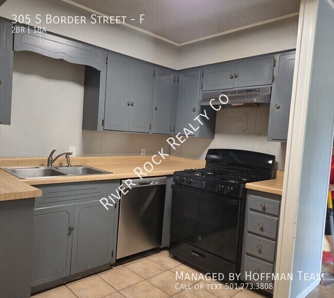 Building Photo - 305 S Border St