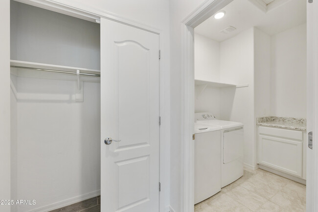 Building Photo - 5854 S Del Rancho