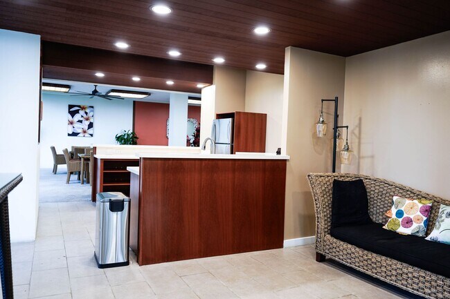 Building Photo - Hawaii Kai Condo with Resort-like Amenitie...
