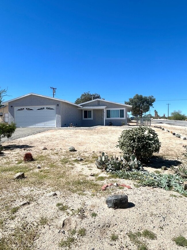 Building Photo - NEWLY RENOVATED 2 BEDROOM 1 BATHROOM HOME