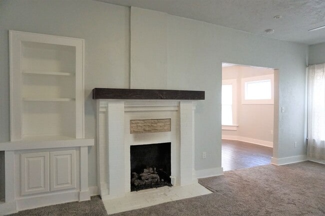 Building Photo - 2 BED 1 BATH DUPLEX MESTA PARK
