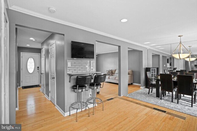 Building Photo - 2712 Advent Ct S