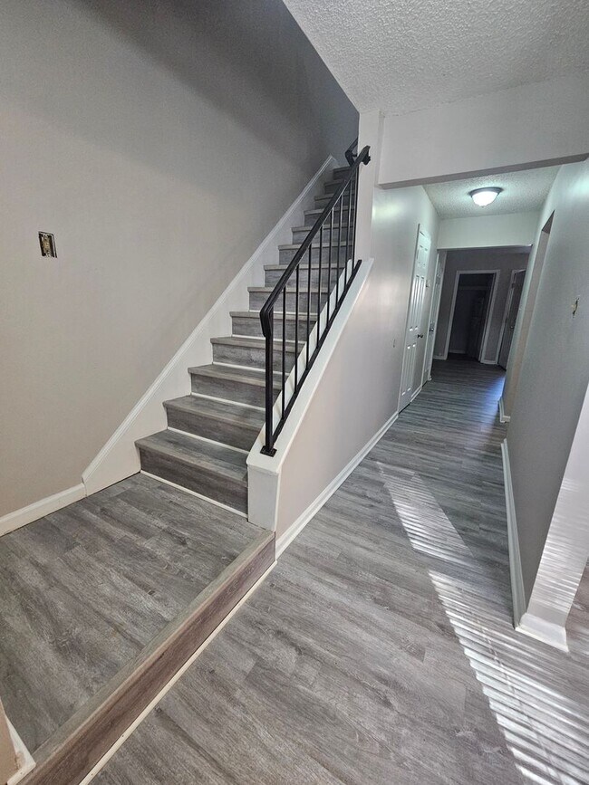 Building Photo - WESTERN BRANCH - RADCLIFFE MEADOWS