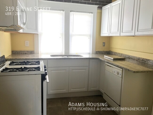 Building Photo - NEWLY RENOVATED LARGE 4 BEDROOM HOME
