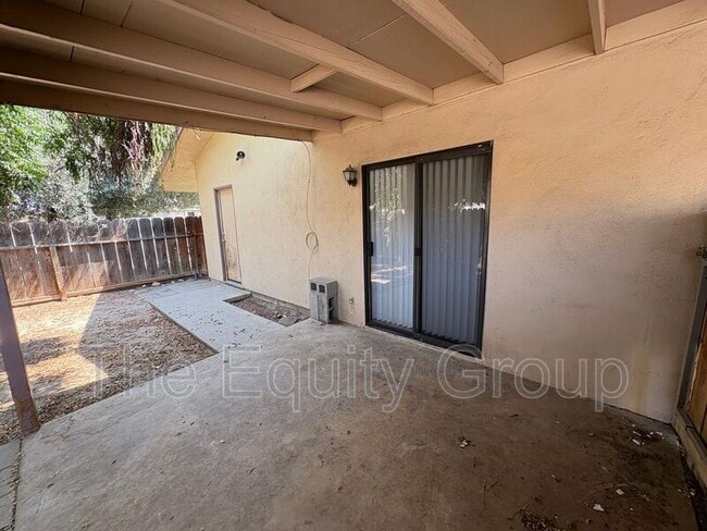 Building Photo - 409 E Roosevelt Ave