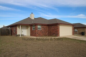 Building Photo - Conveniently Located!!!