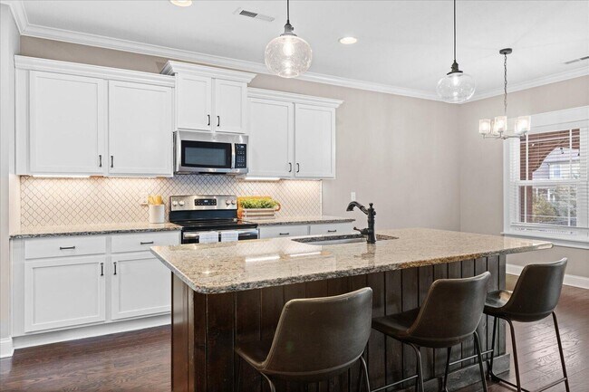 Building Photo - 7458 White Pine Dr