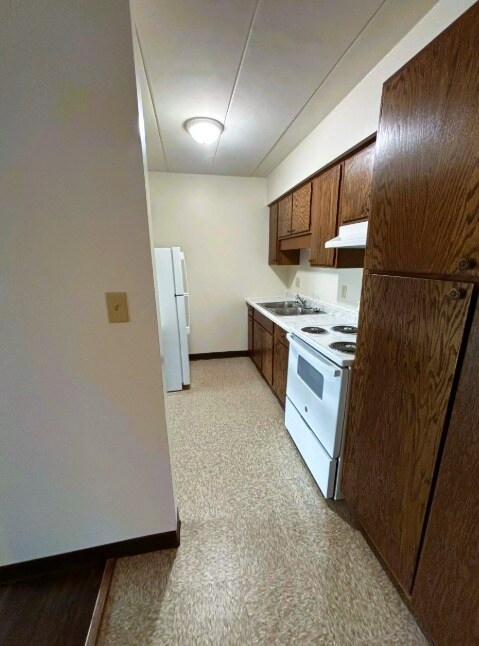 Building Photo - 2045-2055 Meadow Ln