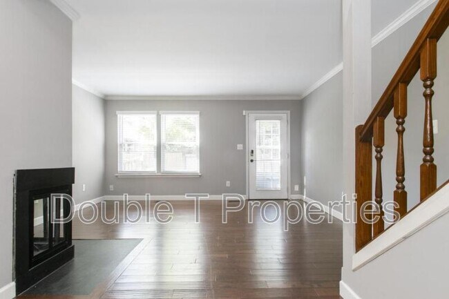 Building Photo - 922 South Paca St