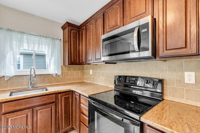Building Photo - 24 Liberta Dr