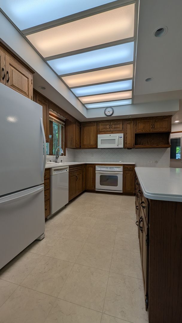 Building Photo - 7907 W R Ave