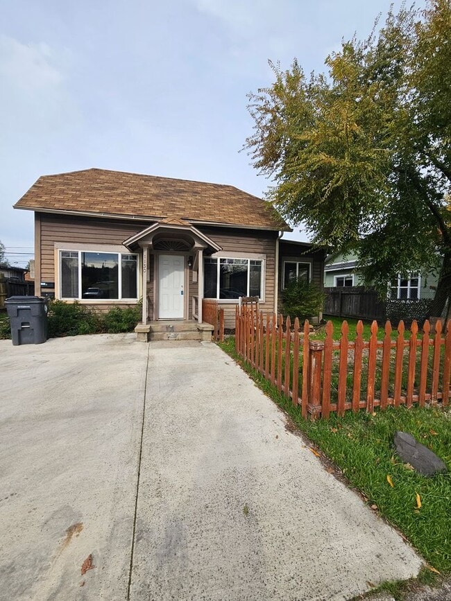 Building Photo - 2206001