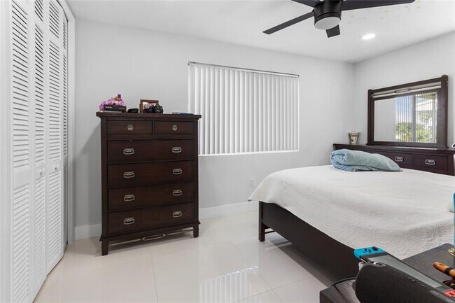 Building Photo - 8580 NW 11th Ct