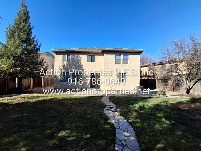 Building Photo - Lincoln Crossing, 2 Story 4 Bedroom, 2.5 b...