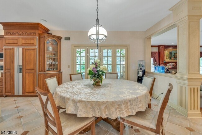 Building Photo - 787 Peach Tree Ln