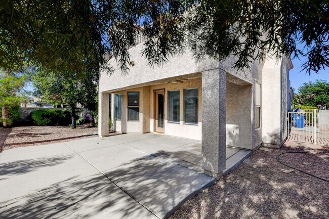 Building Photo - MASSIVE 5 BEDROOM, 2 STORY HOME IN DESIRABLE RHODES RANCH GOLF COURSE COMMUNITY!