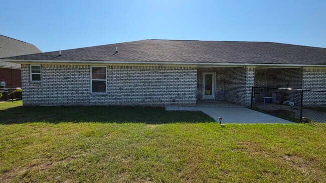 Building Photo - 588 Brushwood Dr