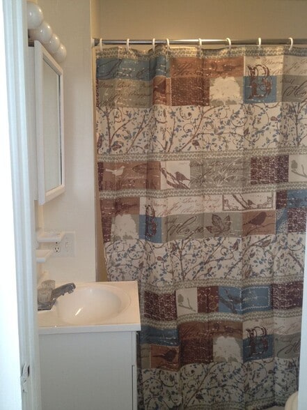 Building Photo - 912 N 10th St