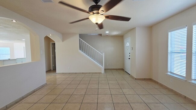 Building Photo - 5 Bedroom Beauty!  Far NorthWest SA off Potranco and Loop 1604