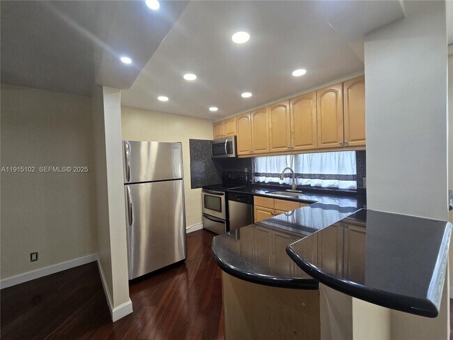 Building Photo - 17011 N Bay Rd