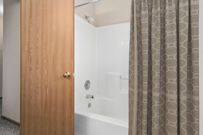 Building Photo - 1304 Crosswinds Ct