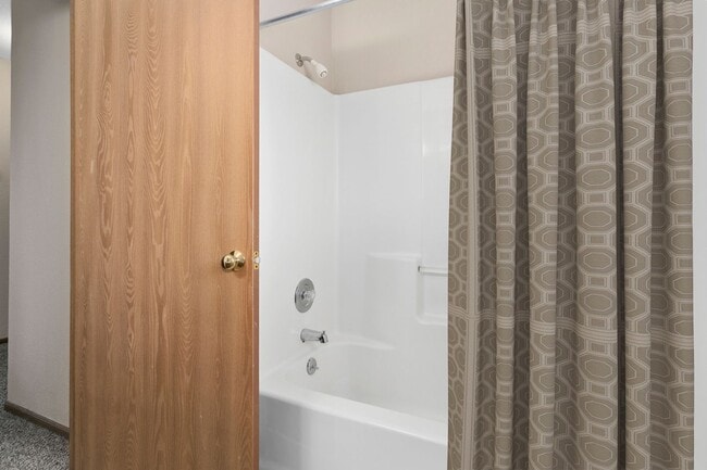 Building Photo - In Person & Virtual Tours Available!
