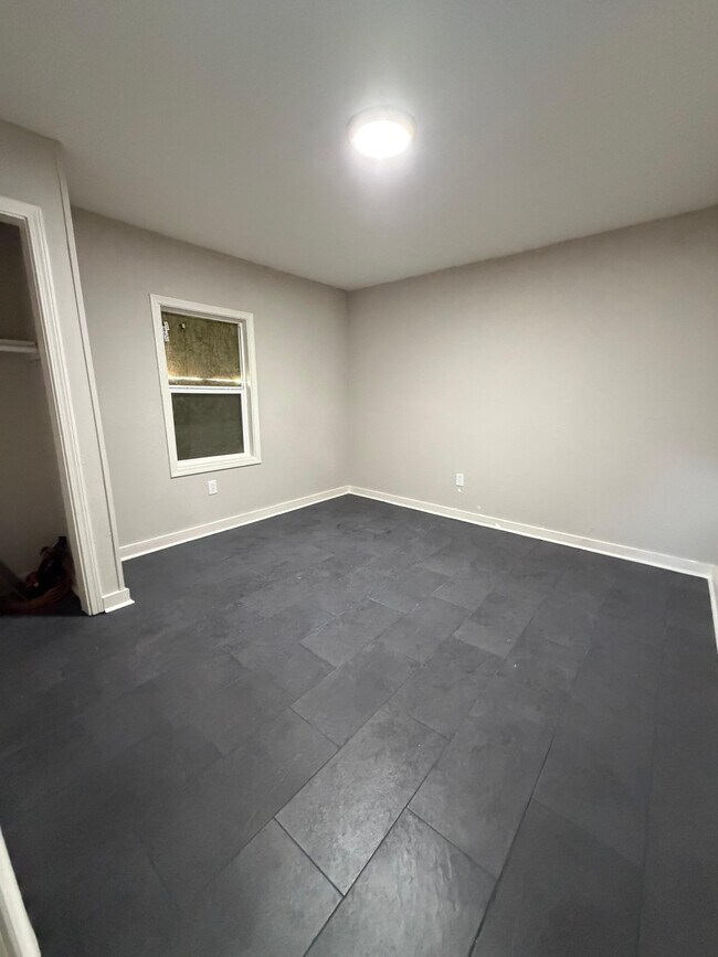 Building Photo - 744 Baltimore St