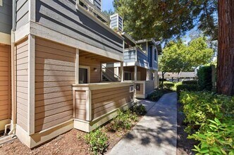 Building Photo - 2695 Somerset Park Cir