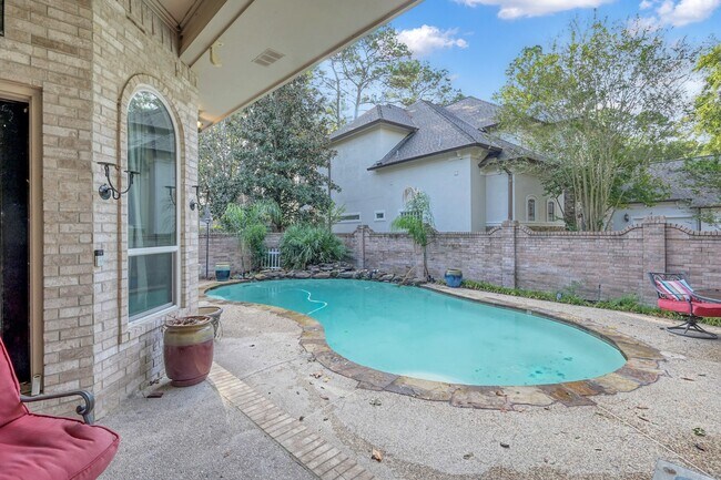 Building Photo - 192 Monterrey Rd W