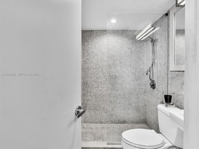 Building Photo - 20 Island Ave