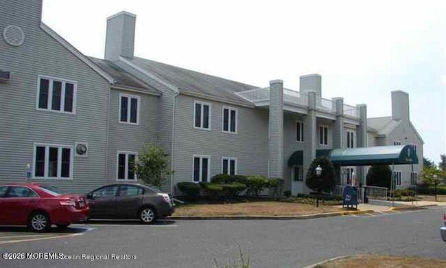 Building Photo - 140 Parkway Dr