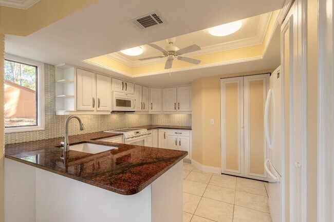 Building Photo - 24 Pinehurst Pl