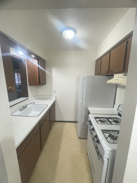 3 BR/ 1 BA - Meadow Ridge Apartments