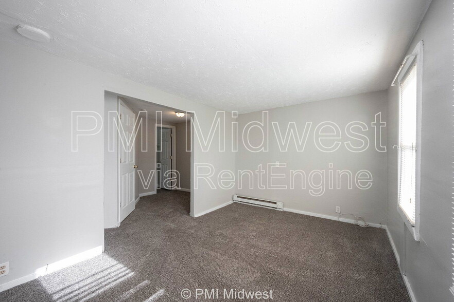 Building Photo - 2011 Applegate St