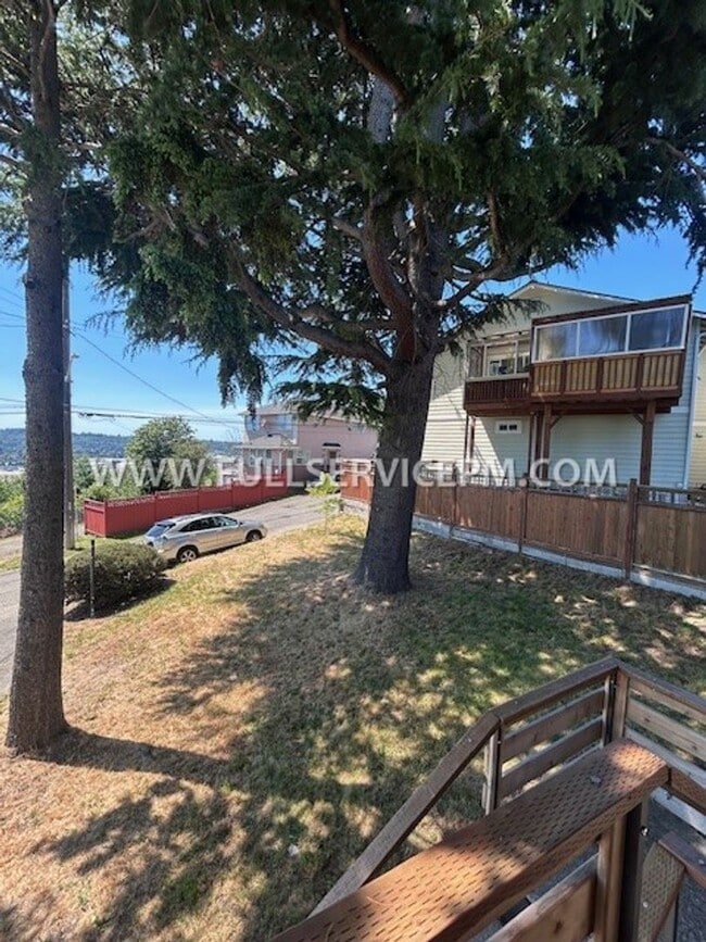 Building Photo - Exceptional South Beacon Hill 3 BD 2 BA! Huge Deck!