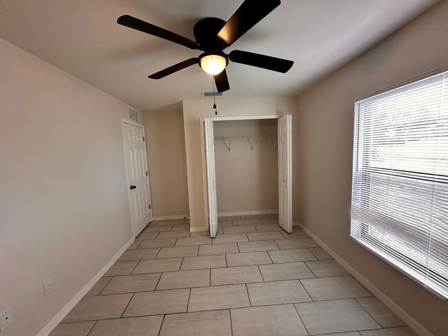 Building Photo - 318 NW 7th Pl