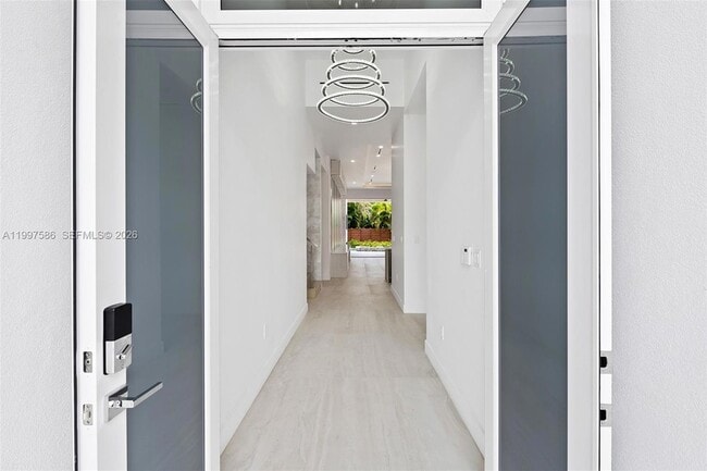 Building Photo - 1615 NE 3rd Ct