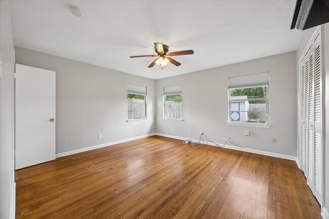Building Photo - 8037 Longridge Dr