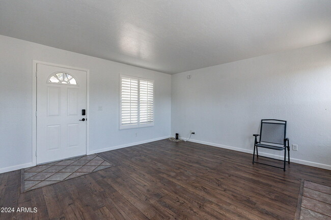 Building Photo - 820 W University Dr