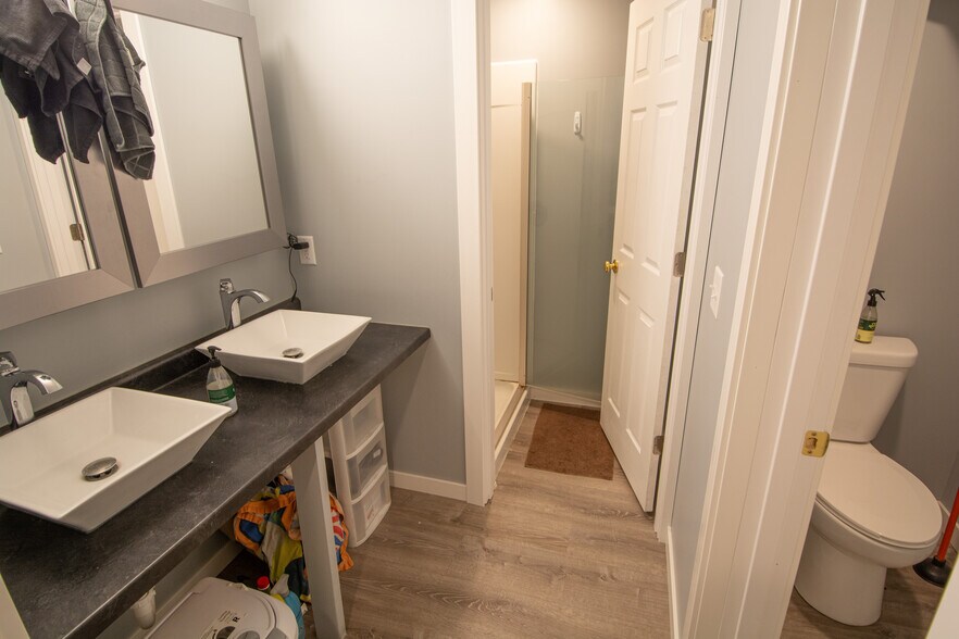 Basement Bath - 1100 15th Ave SE