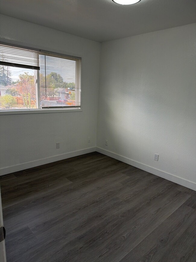Building Photo - 2205 15th Ave