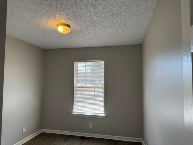 Building Photo - Lovely 3 Bedroom 2 Full Bath Home with? Large Deck & Fenced in Back?yard!