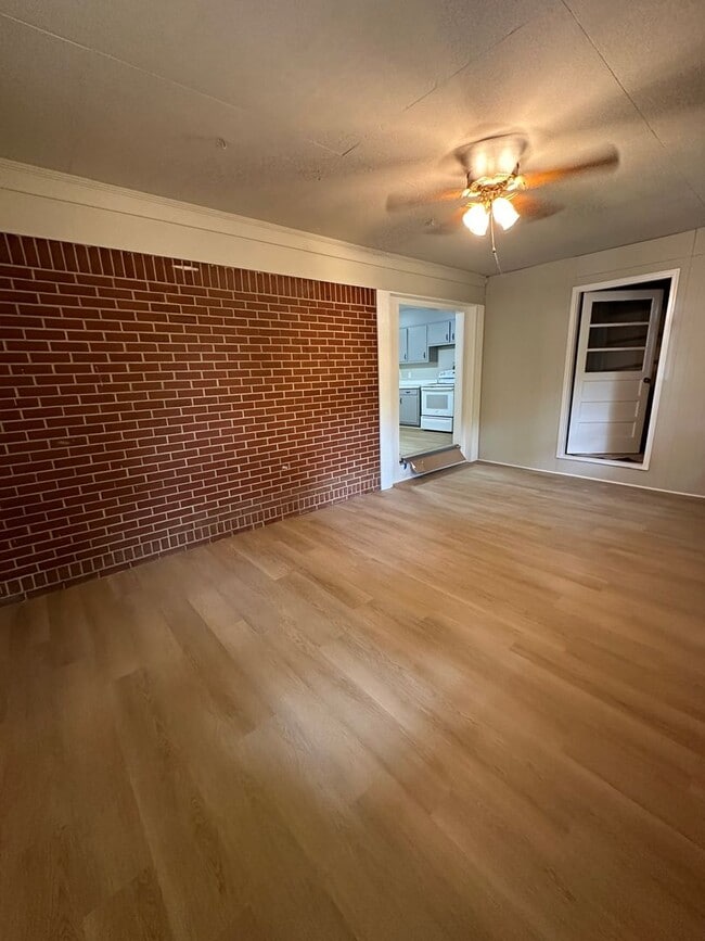 Building Photo - 135 McBee St