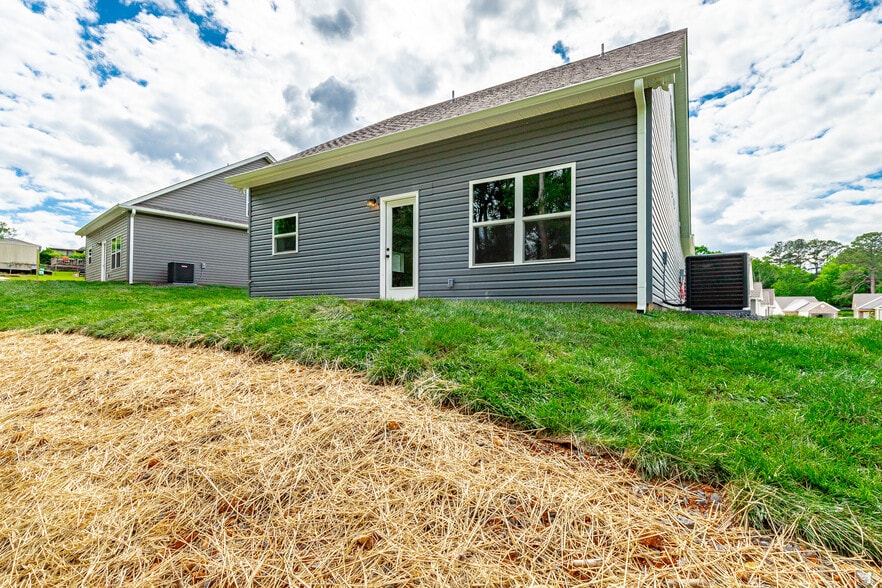 Building Photo - 4654 Heiskell Dr