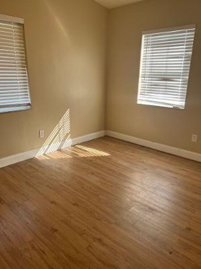 Building Photo - Cute Remodeled Deltona Beauty Call Sheila ...