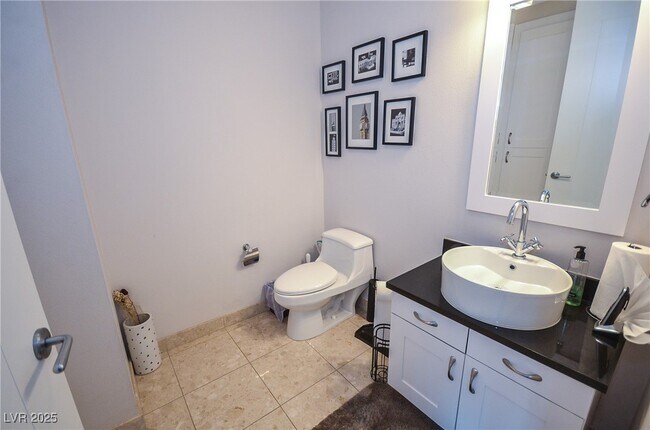 Building Photo - 4525 Dean Martin Dr