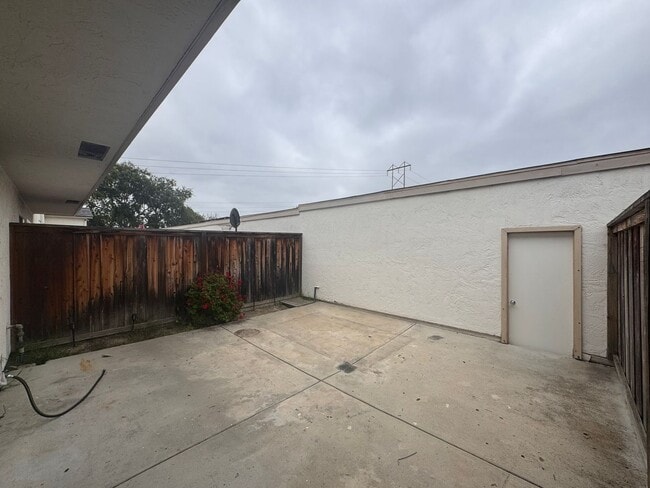 Building Photo - Available Move In Today!! Beautiful Two St...