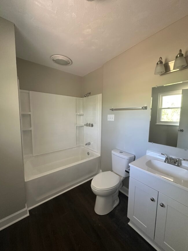 Building Photo - 2725 Heatter Ave