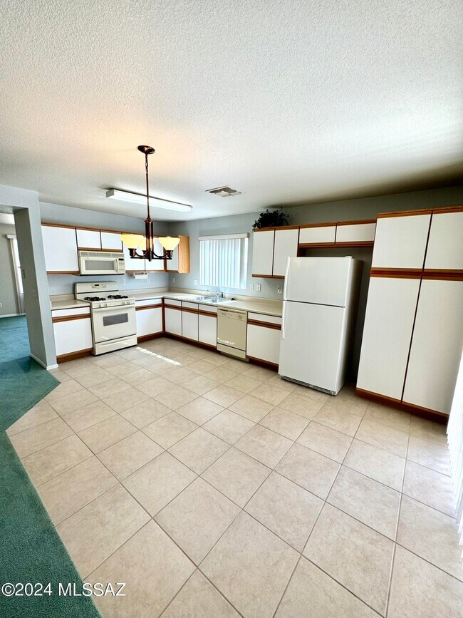 Building Photo - 7846 E Rooner Dr